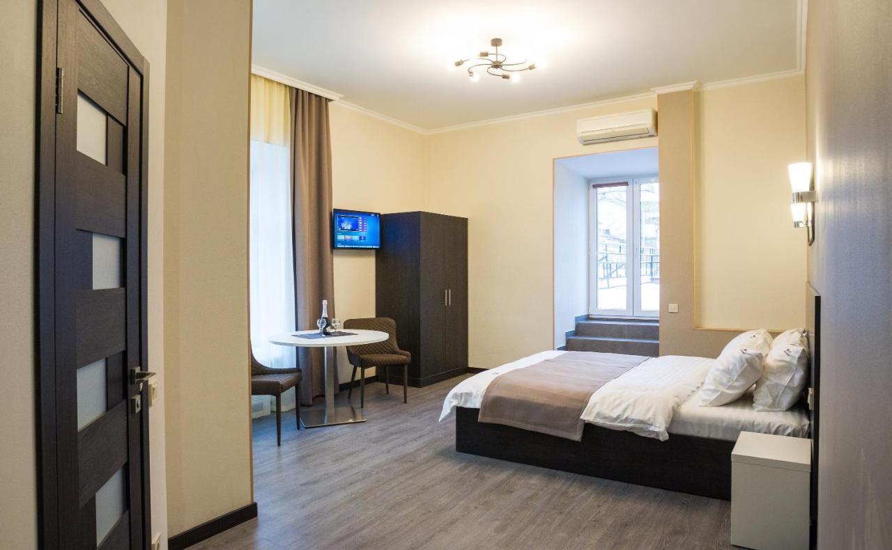 911 Apartments Khreshchatyk Kiev Esterno foto