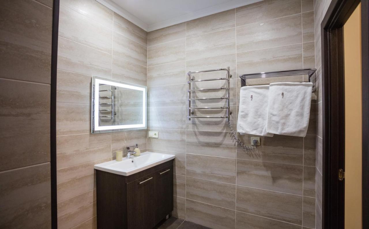 911 Apartments Khreshchatyk Kiev Esterno foto
